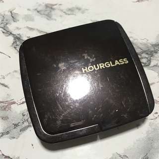 hourglass ambient lighting powder in ethereal light