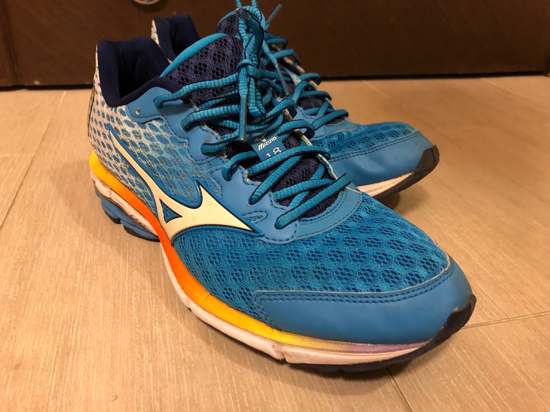 mizuno waverider 18