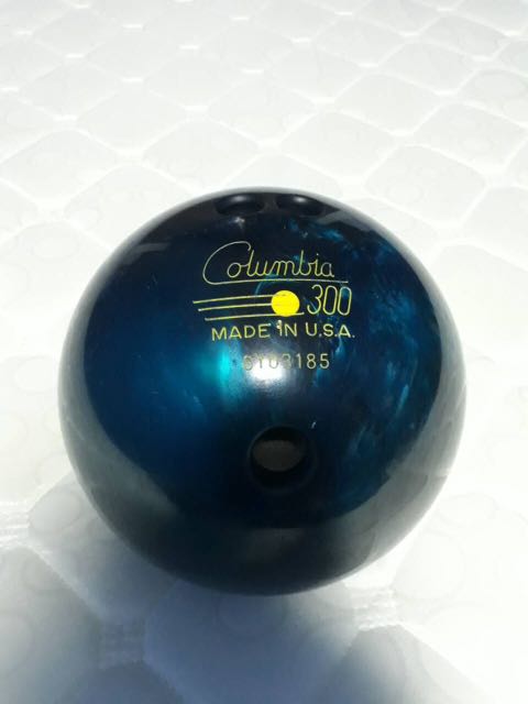 Columbia 300 Shadow Bowling Ball, Sports Equipment, Sports & Games