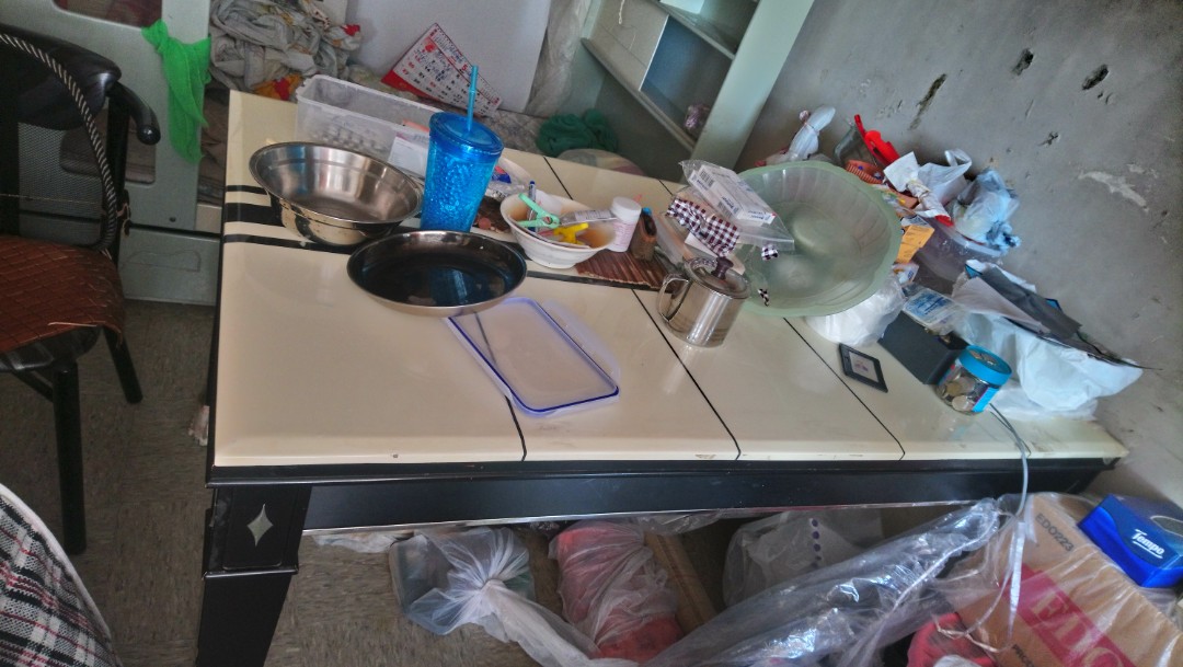 Dining Table （分類：椅子）位於 Hong Kong。 由 eric1191970 提交（商品編號 171716631，圖片 2）。簡介： 大約140cm x 85cm，葵涌石籬邨，自己搬走，運費自付，謝謝。