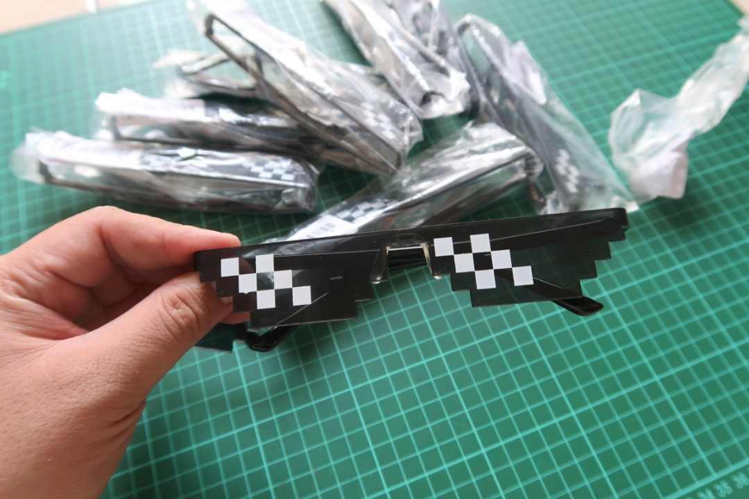 Kaca Mata Thug Life Sunglasses Fesyen Pria Aksesoris Kacamata Di Carousell
