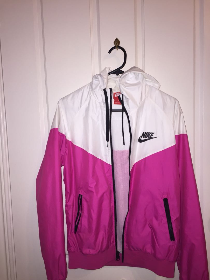 nike windrunner waterproof