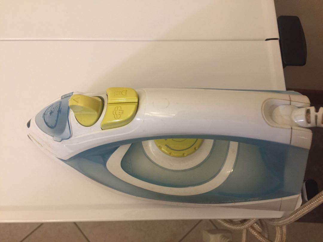 Philips Steam Iron, TV & Home Appliances, Irons & Steamers on Carousell