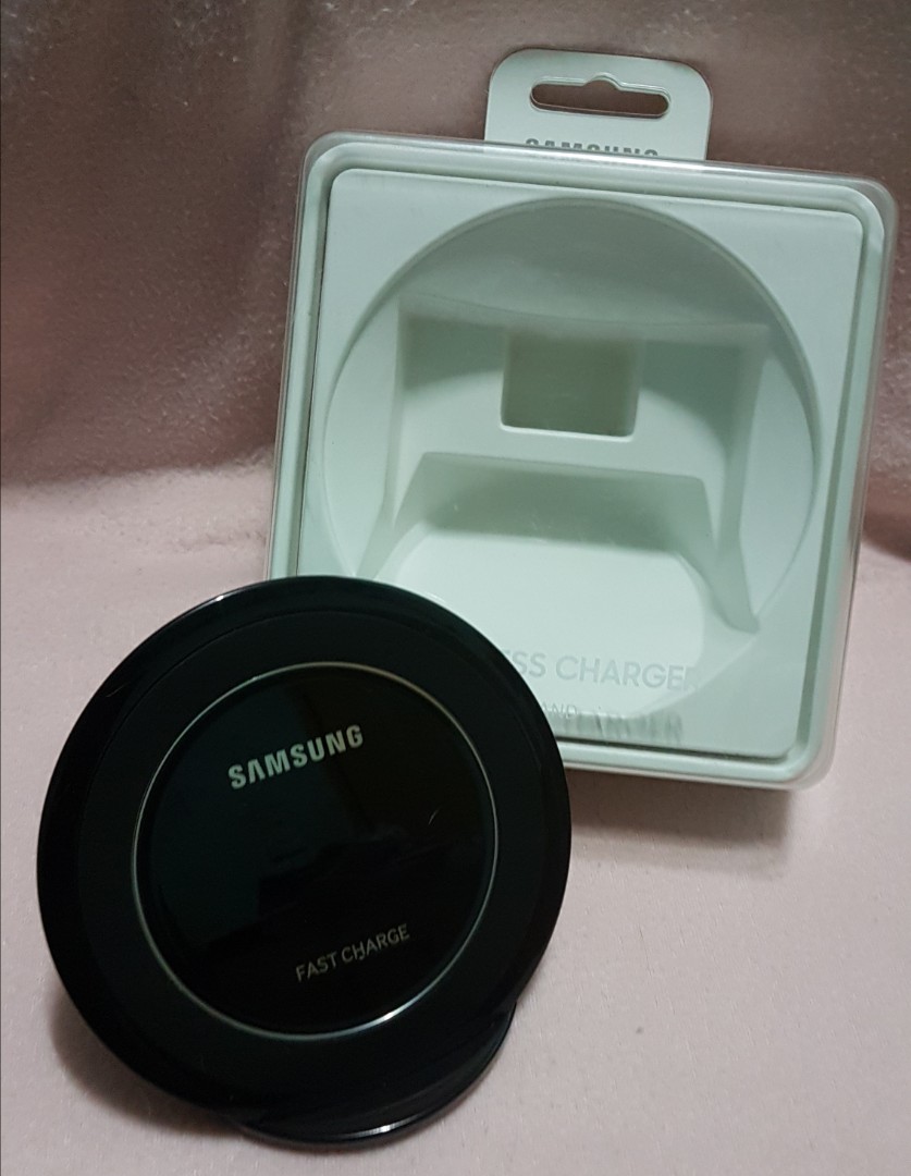 Samsung Original Wireless Charger (Category: Chargers) located in Makati City. Submitted by fiestypam (Listing ID 171606428, Image 1). Description: Part of my S7Edge package. Never been used. This was tested in the shop together with the phone and separate charger before it was wrapped..