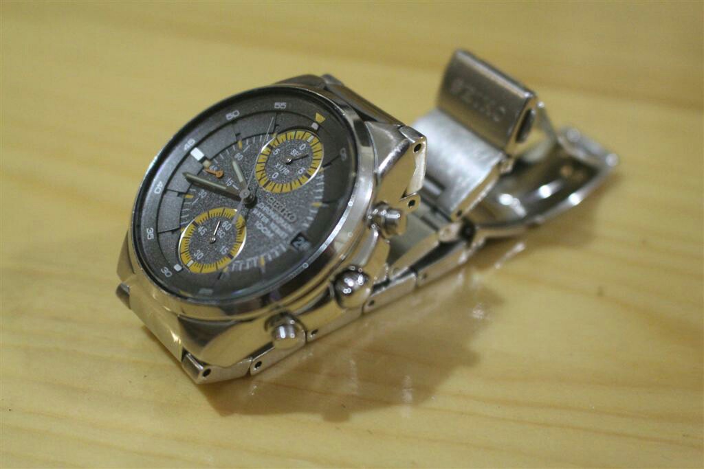 Seiko Chronograph V657-0A10, 名牌, 手錶- Carousell