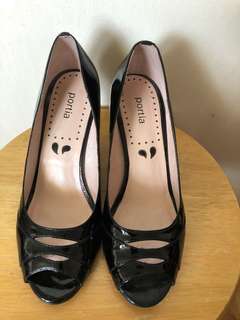 EUC PORTIA Patent Leather peep toe pumps - size 8