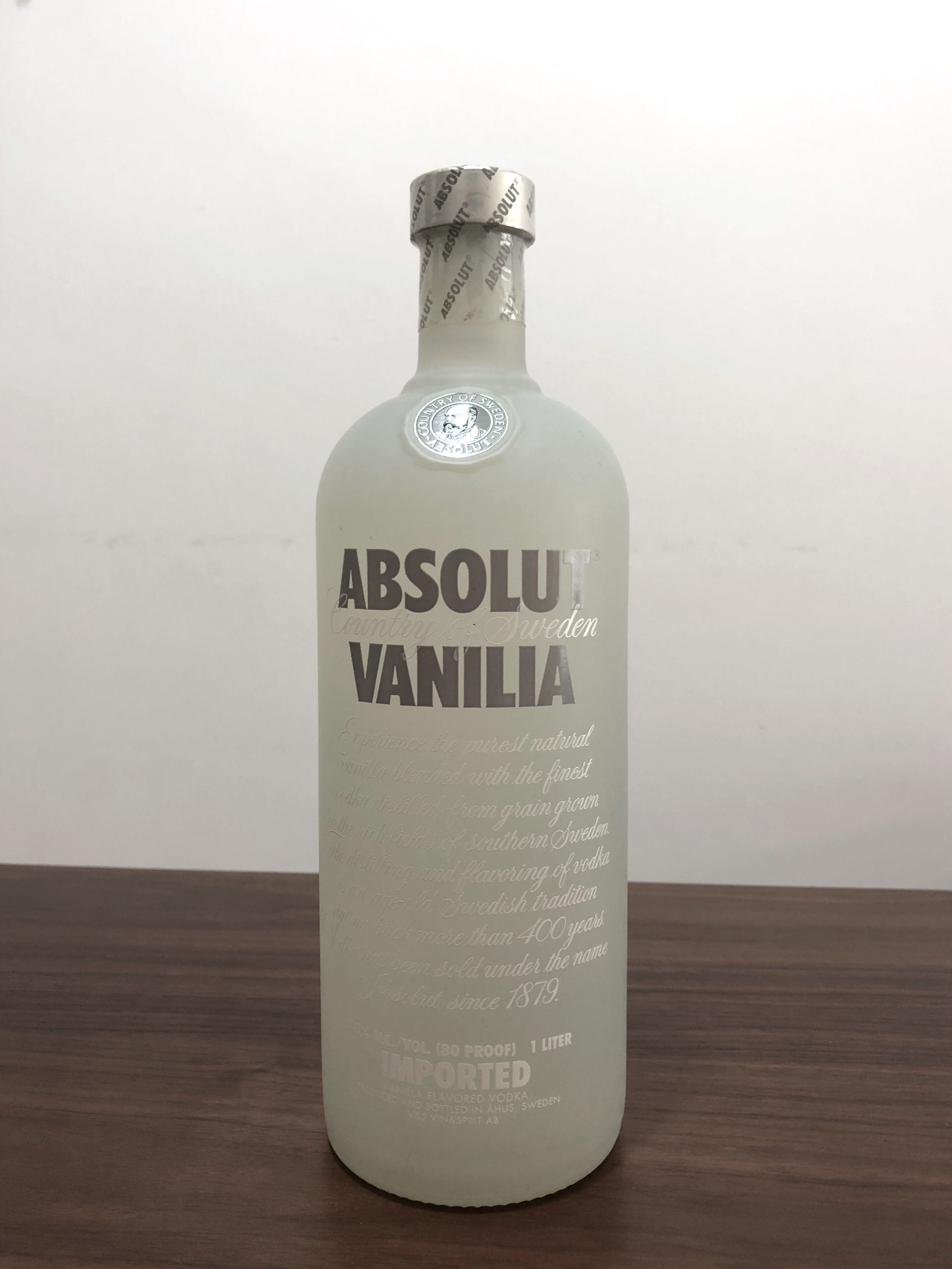 Absolut Vodka Vanilla 1L, Food & Drinks, Alcoholic Beverages on Carousell