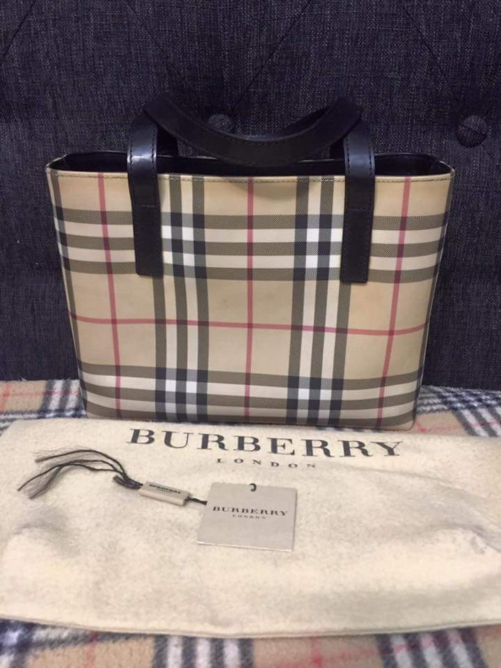 Authetic Burberry Novacheck Handbag (Category: Tote Bags) located in Marikina City. Submitted by jensfong (Listing ID 171810653, Image 1). Description: Guaranteed authentic. Bought it at burberry shangrila mall. Rfs: im not using it anymore. Used less than 10x max..