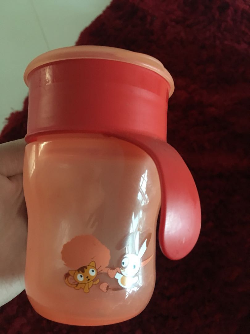 AVENT Drinking bottle (Category: Breastfeeding & Bottle Feeding) located in Singapore. Submitted by gorzeouss (Listing ID 170844607, Image 1). Description: Condition 9/10 Because i kept and not used. Not for fussy buyer.