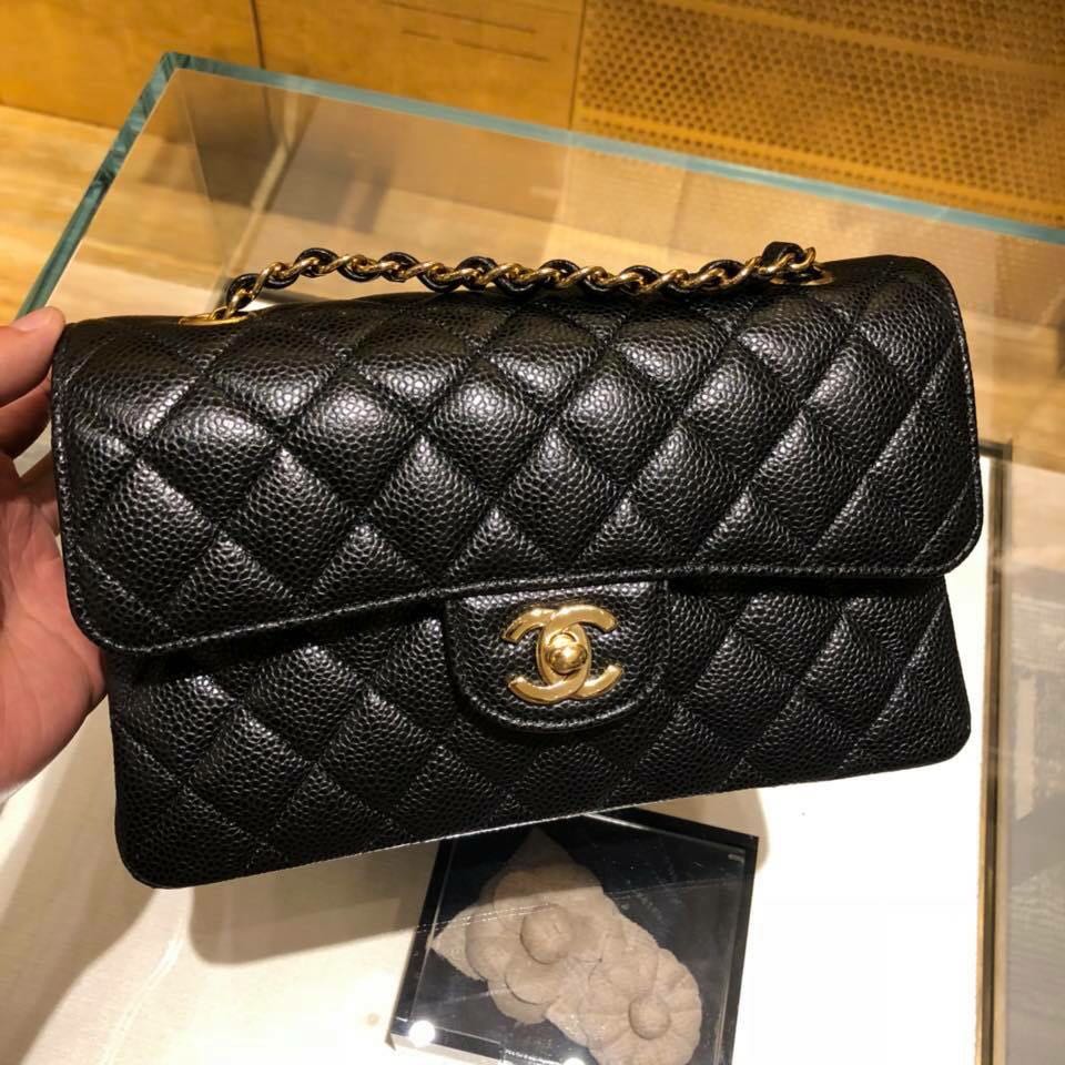 Chanel A01113 classic small size 23cm 黑色牛皮金鍊, 名牌, 手袋及銀 ...