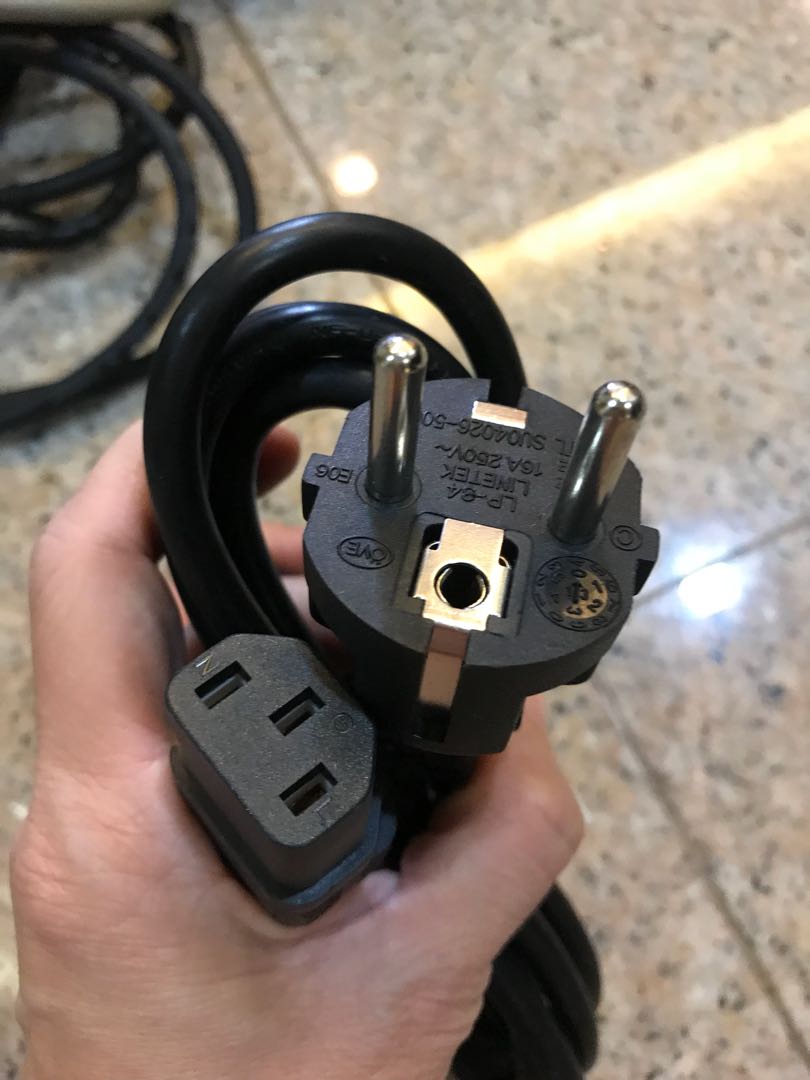 Computer cpu power cable (Category: Cables & Adaptors) located in Singapore. Submitted by lllimited (Listing ID 171842812, Image 1). Description: .
