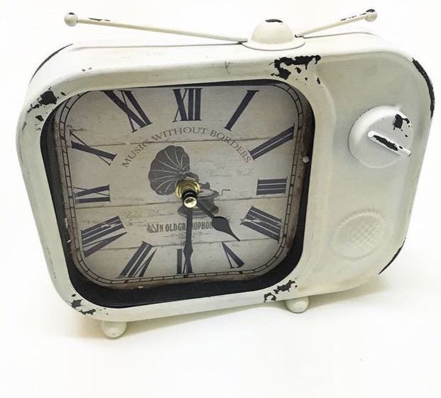 Rustic Desk Clock (Category: Clocks) located in Cavite. Submitted by abellu (Listing ID 171846921, Image 1). Description: P390 (21cmx16cm) Battery operated (1pc double A) .