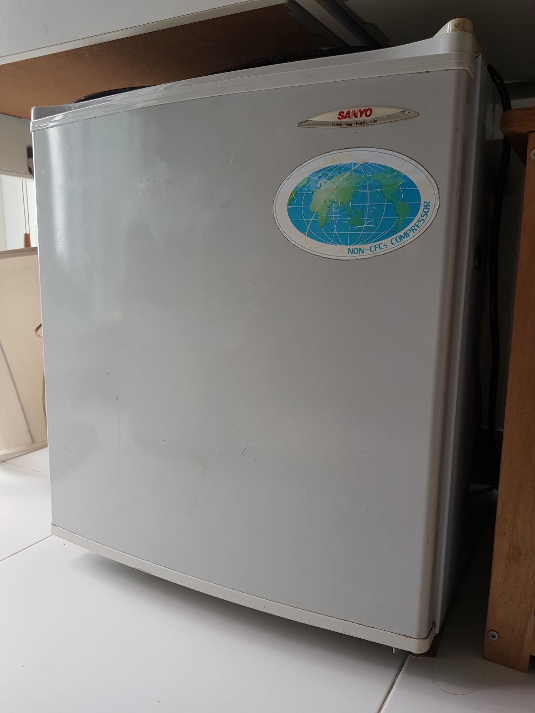 Sanyo Mini Bar Fridge, TV & Home Appliances, Kitchen Appliances