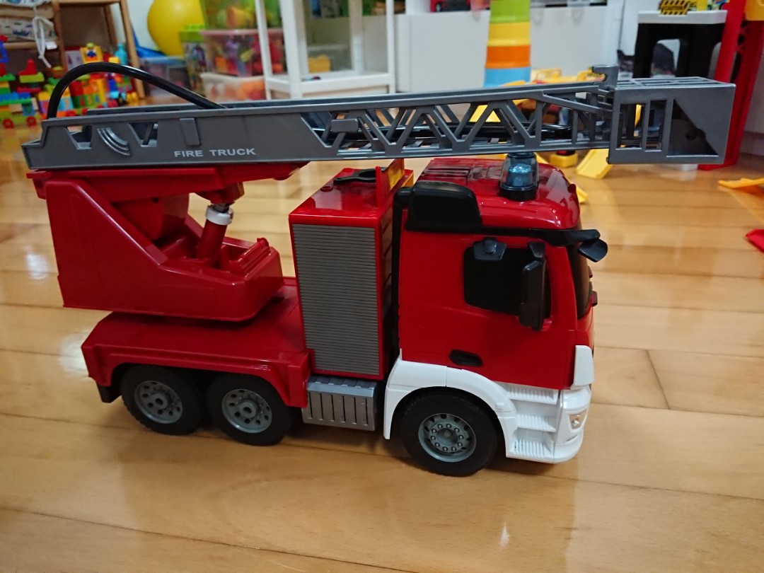 Shell X Konsept 1比 平治遙控噴水消防車 E527 興趣及遊戲 旅行 旅遊 旅行必需品及用品 Carousell
