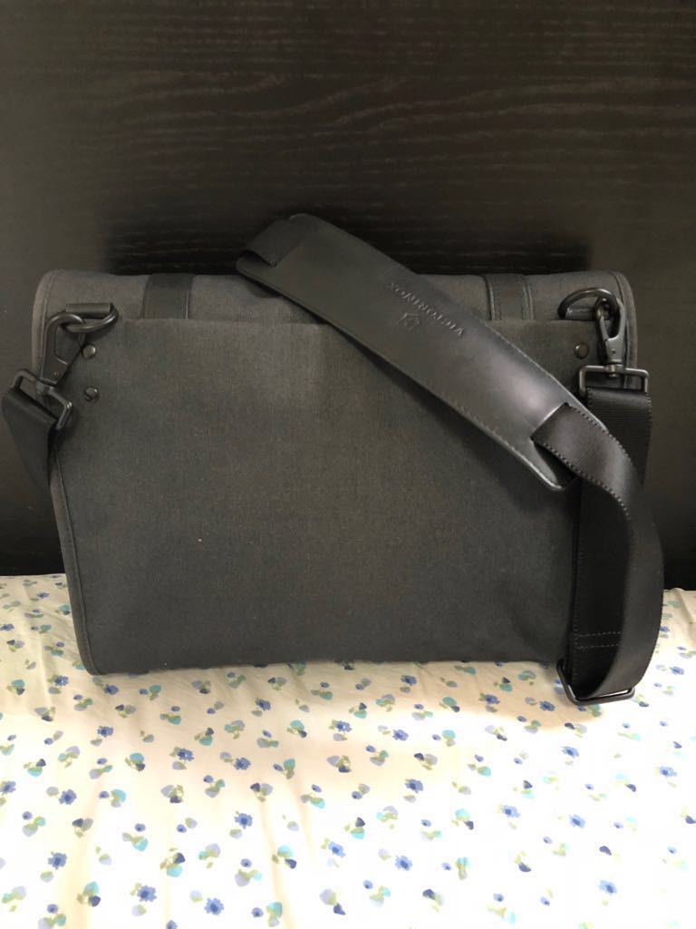 Victorinox Architecture Urban Lombard Laptop bag, Men's Fashion, Bags ...