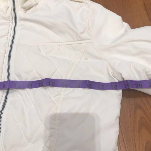 Winter Jacket (Category: Coats, Jackets and Outerwear) located in Johor Bahru. Submitted by laluna129 (Listing ID 141371879, Image 3). Description: .
