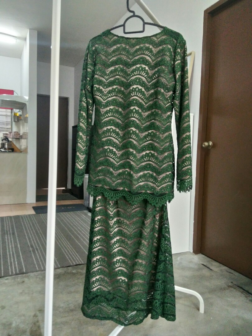 Baju Kurung Moden Emerald Green Women S Fashion Clothes Others On Carousell
