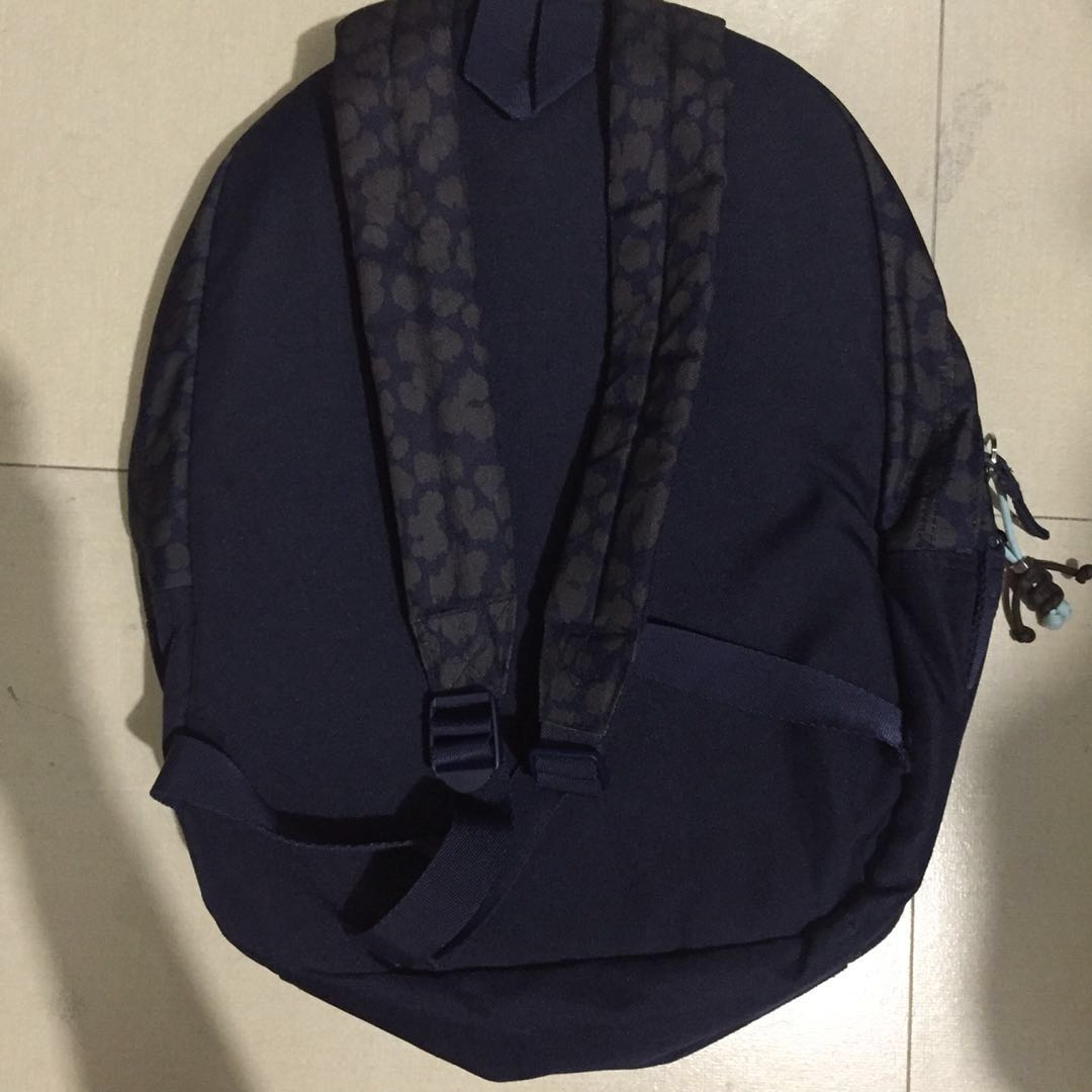 GAP backpack (Category: Wallets & Card Holders) located in Manila. Submitted by thejunkclosetph (Listing ID 170328811, Image 3). Description: Pre-loved authentic GAP backpack No flaws Weekdays at: MRT Taft or Boni station Metropoint Mall Robinsons Forum Pioneer If for delivery, buyer shoulders shipping fee. Can be shipped via GrabExpress, 2Go or JRS Express.