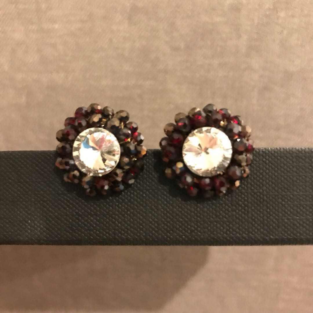 Ruby Red Earring (Category: Earrings) located in Kuala Lumpur. Submitted by coris94 (Listing ID 157603176, Image 1). Description: Jenis: Earrings.