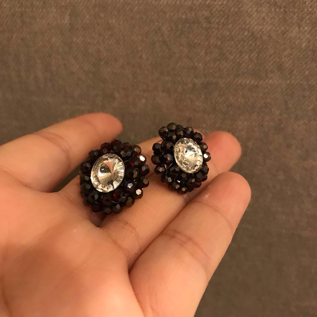 Ruby Red Earring (Category: Earrings) located in Kuala Lumpur. Submitted by coris94 (Listing ID 157603176, Image 3). Description: Jenis: Earrings.