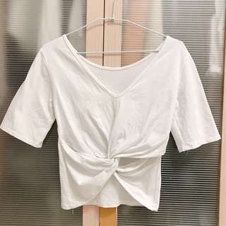 白色七分袖扭结上衣