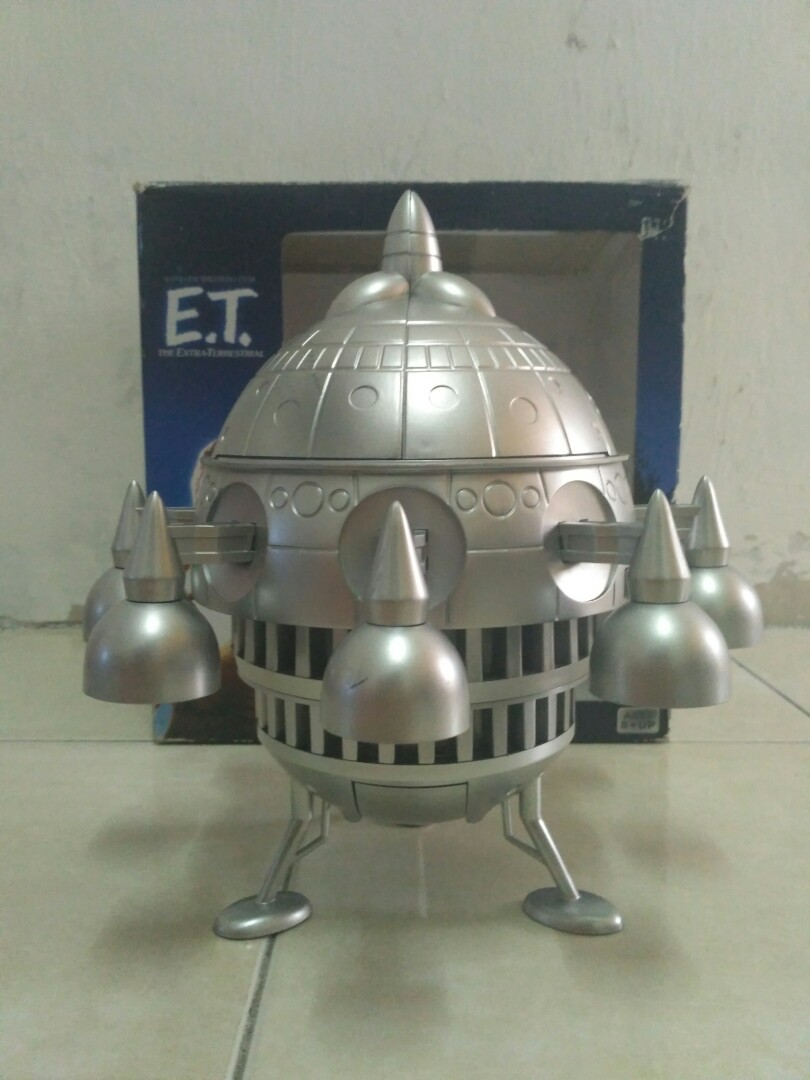 Et spaceship toy sales