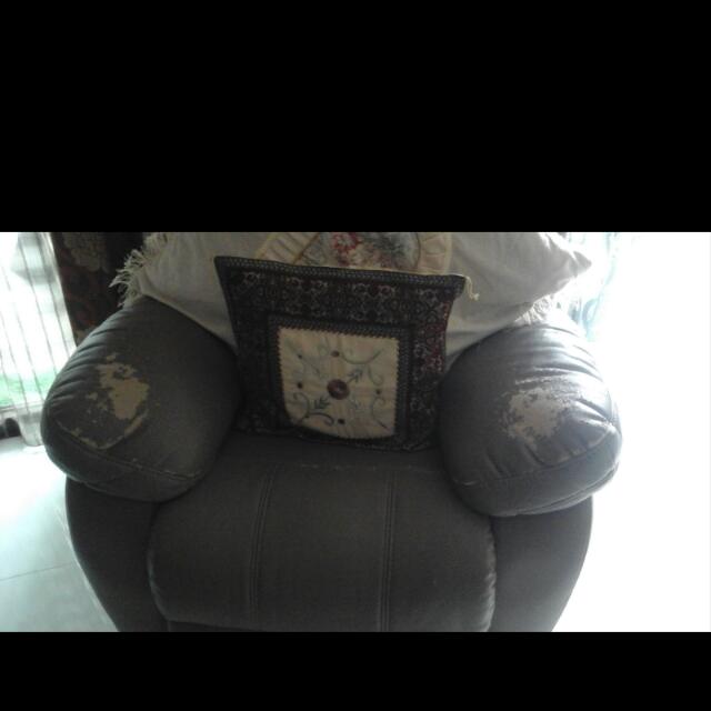Free Casa Italy Sofa Set 1 Recliner Collect At Geylang Furniture Sofas On Carousell