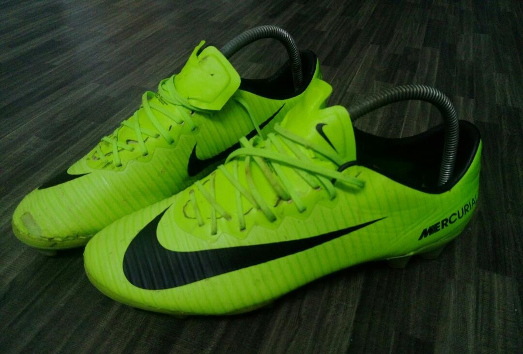 Kasut bola nike 2018 2025