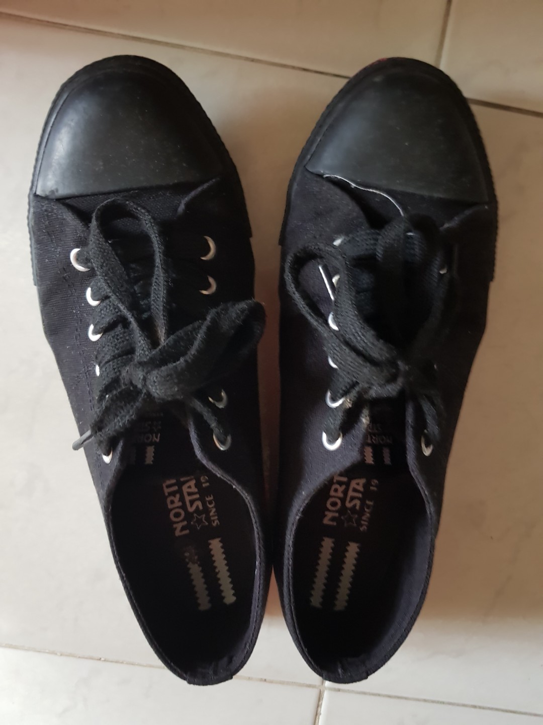 north star shoes black