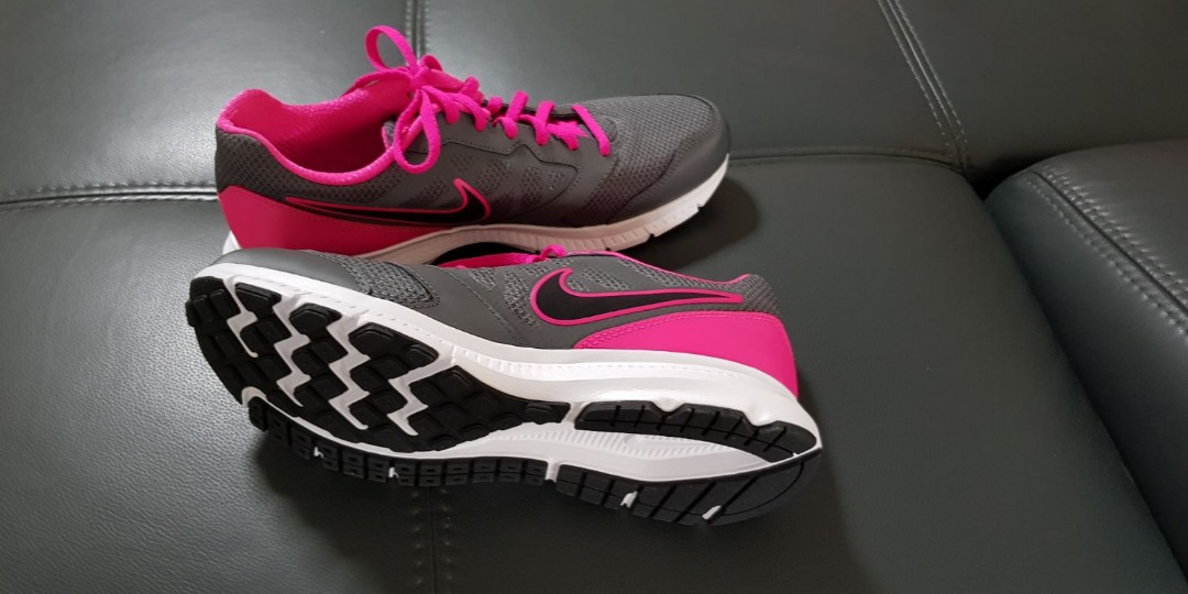 Nike downshifter 6 deals womens black and pink
