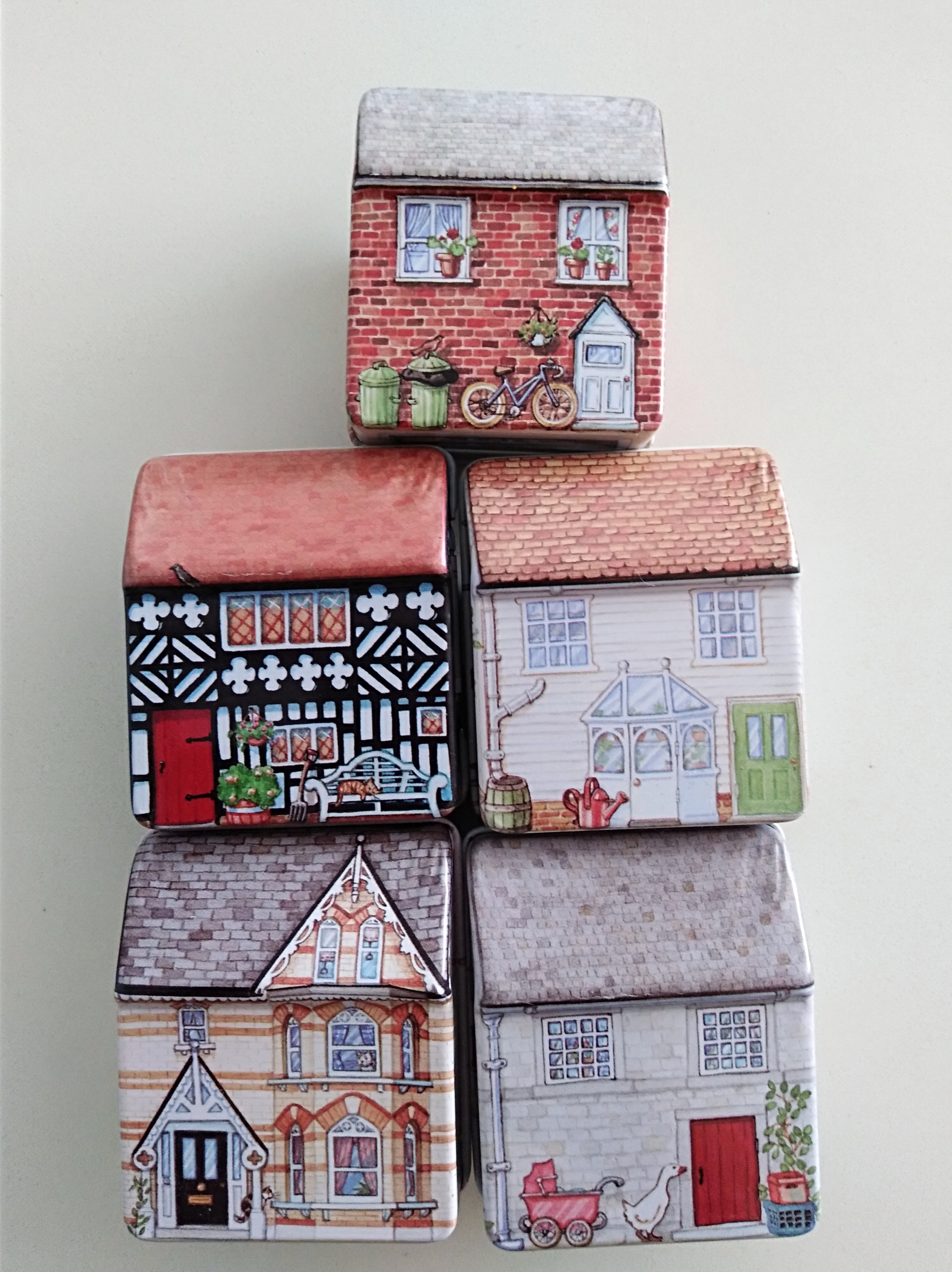 3 ENGLISCHER VILLAGE SHOP BLECHBOX Dana Kubick Metallhaus