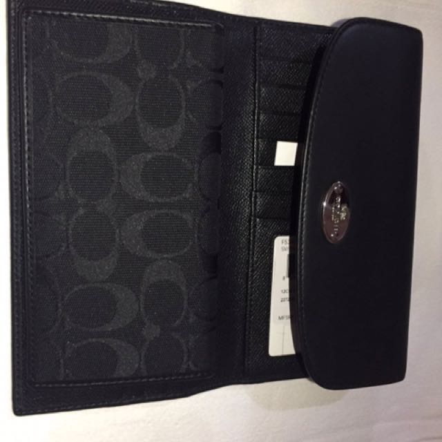 Coach Long Wallet (Category: Wallets & Card holders) located in Quezon City. Submitted by roxeelp (Listing ID 158085398, Image 3). Description: BNWT Authentic.