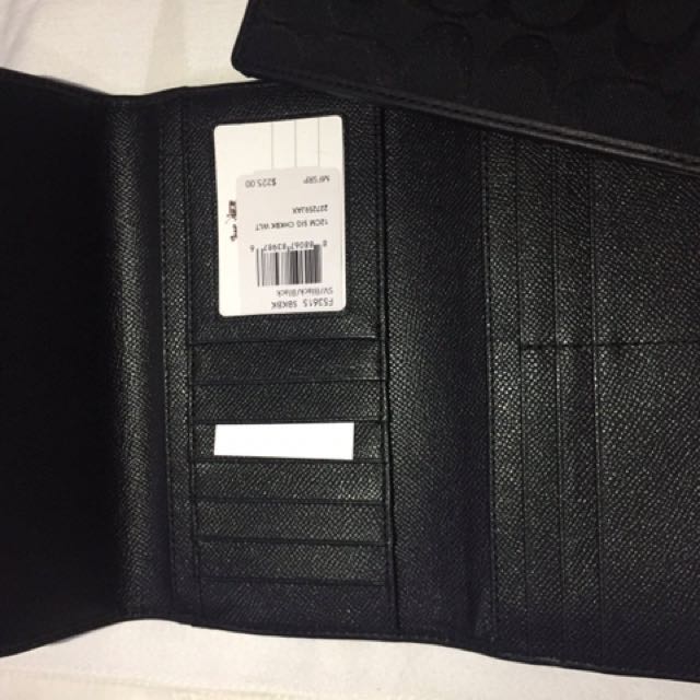 Coach Long Wallet (Category: Wallets & Card holders) located in Quezon City. Submitted by roxeelp (Listing ID 158085398, Image 2). Description: BNWT Authentic.