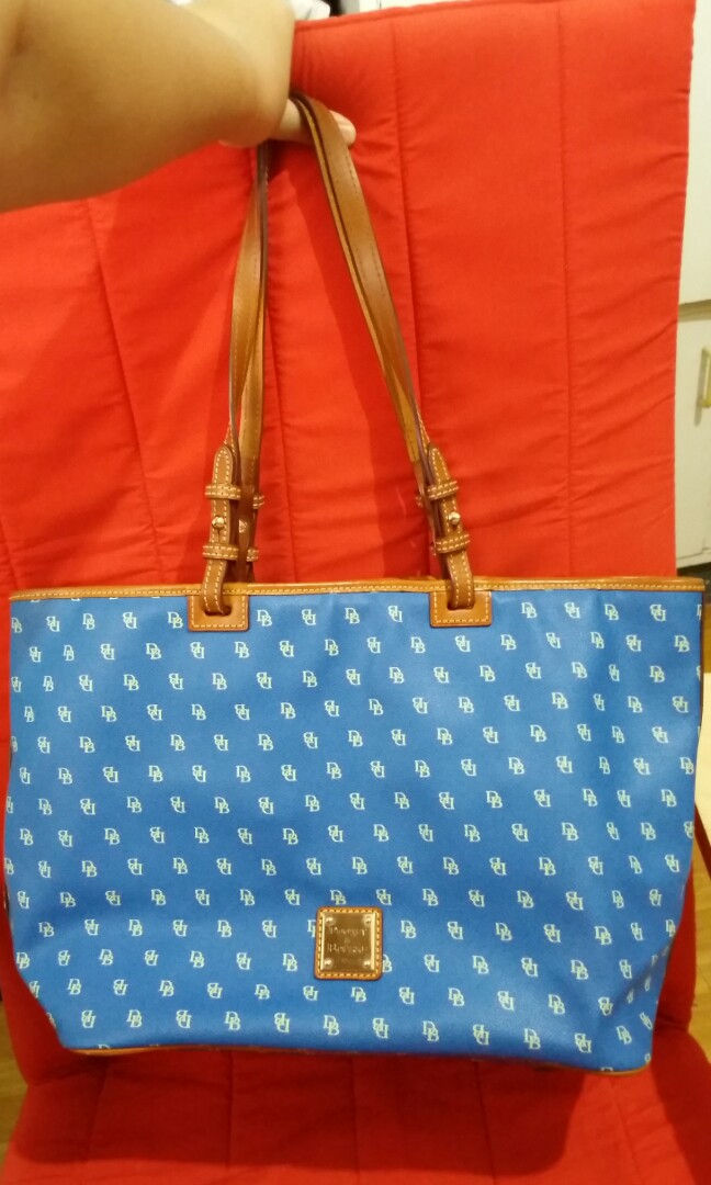 Dooney Bourke Gretta Leisure Shopper Large Tote Bag Women s Fashion Bags Wallets Cross body Bags on Carousell