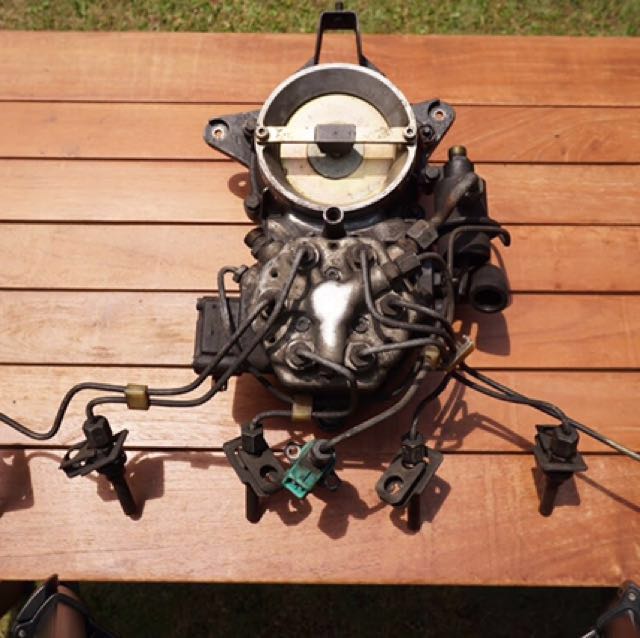 Mercedes W124 260E Fuel Distributor, Auto Accessories on Carousell