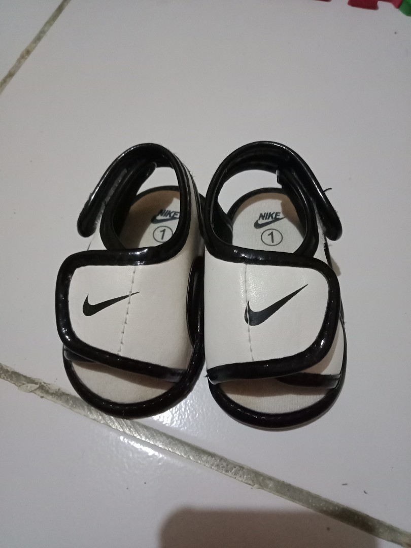 sepatu sandal nike