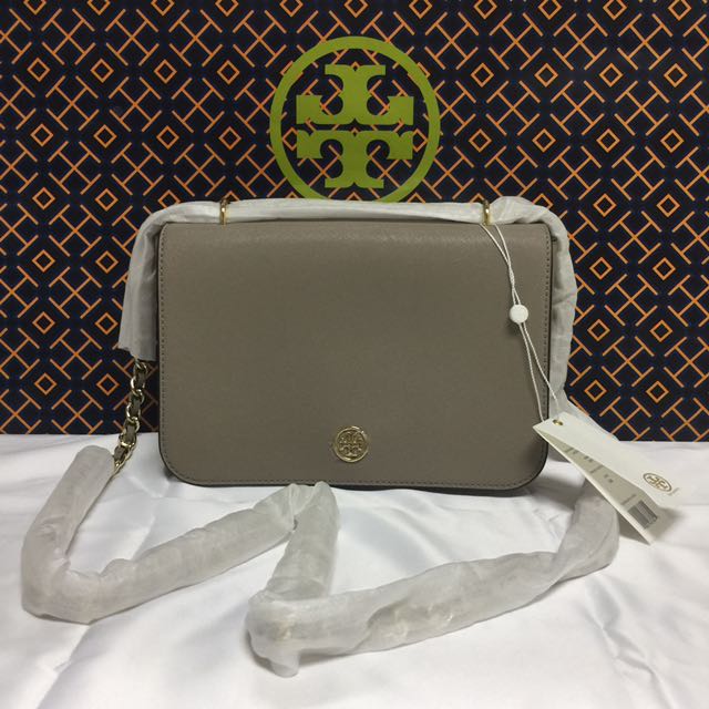 BN Authentic Tory Burch Robinson Adjustable Chain Shoulder Bag French Grey,  Luxury, Bags & Wallets on Carousell