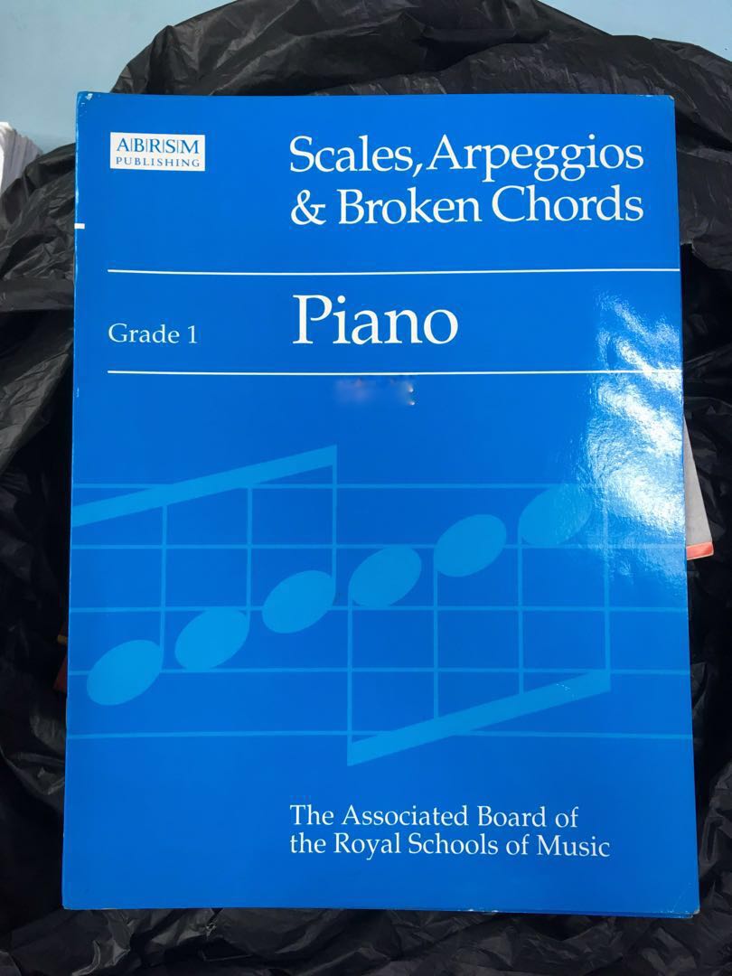 Grade 1 Piano Scales, Arpeggios and Broken chords Book, Hobbies & Toys
