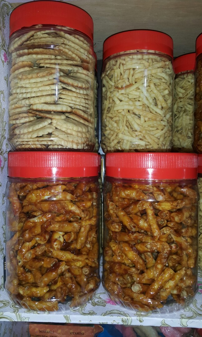 Kuih Raya Food Drinks Packaged Snacks On Carousell