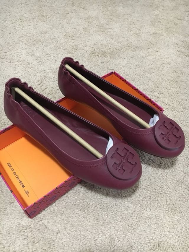 what stores sell tory burch shoes