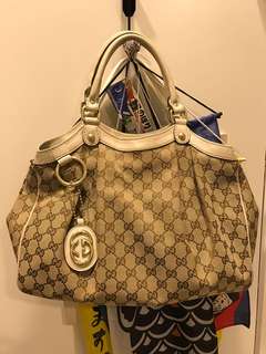 保證真品Gucci Sukey 經典雙G吊牌 緹花皮革 米白色 抓皺 肩背 手提包 南瓜包 水餃包
