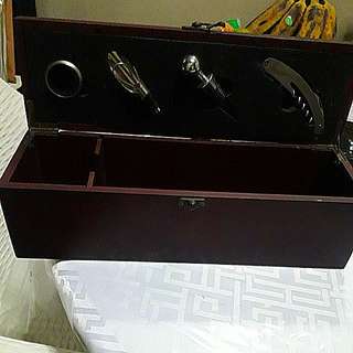 WINE BOX WITH ACCESORIES