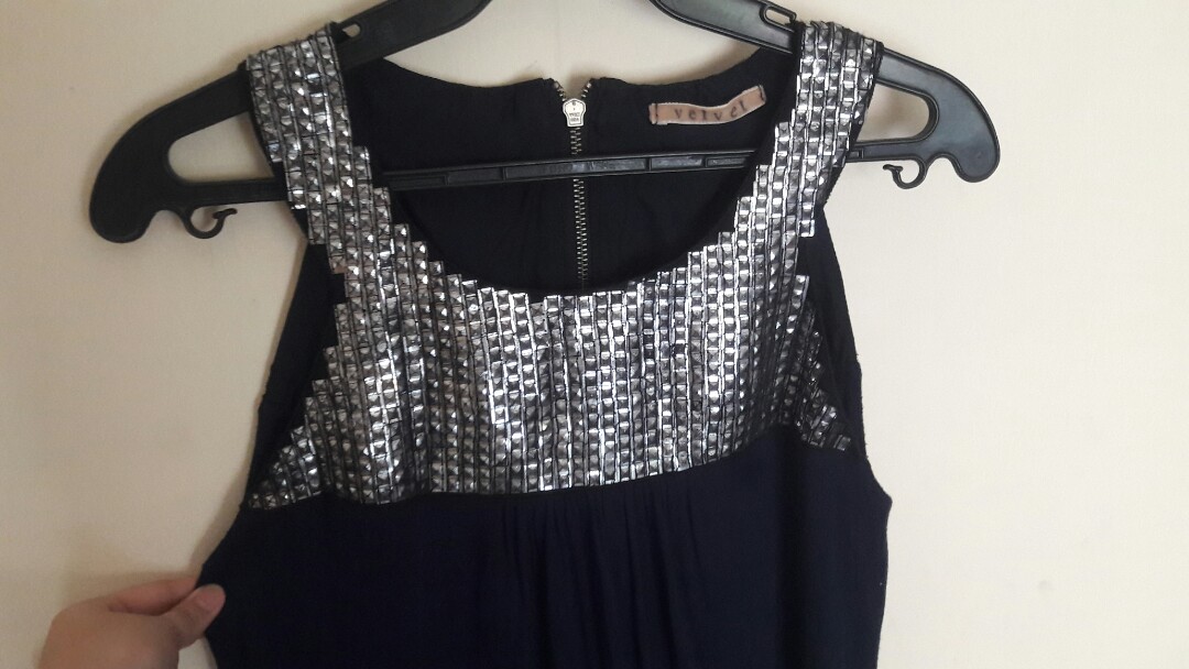CLASSIC DRESS, Women's Fashion, Dresses & Sets, Dresses on Carousell