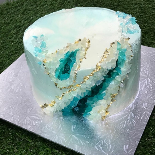 Fizz Bakery - Geo style Wedding Cake! With handmade gems! Such a unique and  modern twist !! Congratulations!! Such an honor for our bakery!  #geocake#fizzbakery#weddingcakesofinstagram#stocktoncustomcakes#stocktonweddingcakes#ohyeswedid#ohyeswedid  ...