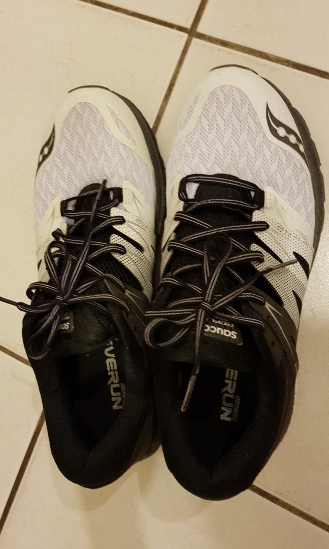 saucony isofit zealot
