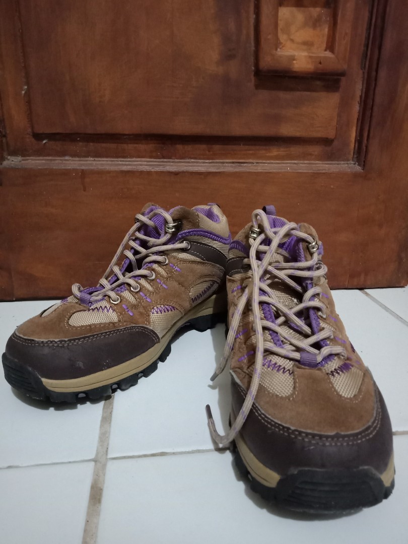 Sepatu Gunung Snta Wanita Olah Raga Perlengkapan Olahraga Lainnya Di Carousell