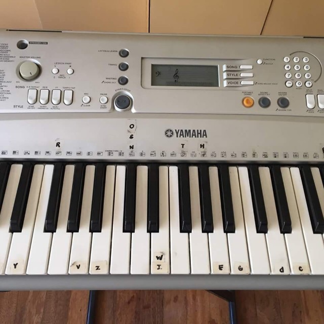 Yamaha YPT 300 Keyboard, Hobbies & Toys, Music & Media, Musical