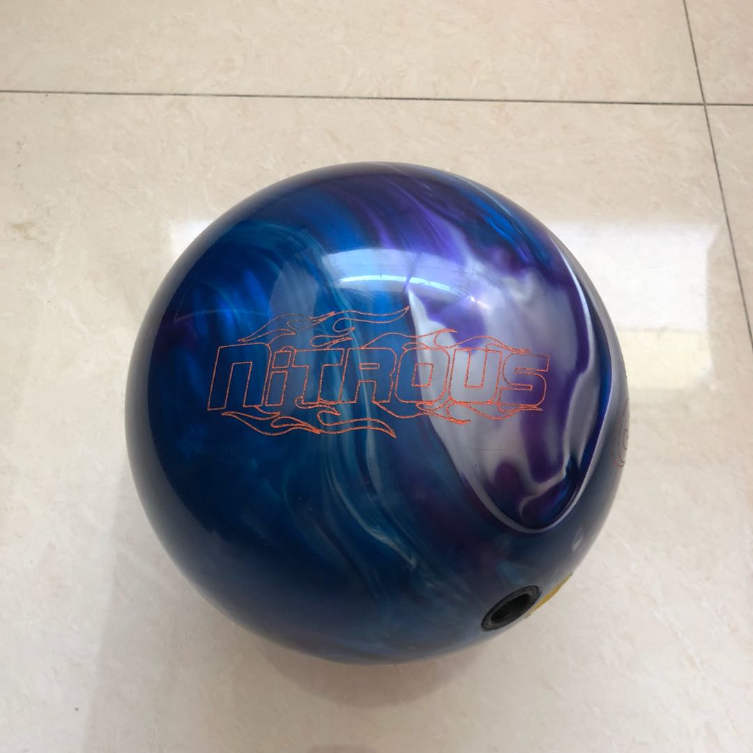 Columbia 300 Nitrous Bowling Ball 