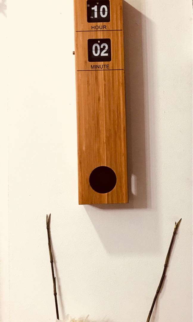 Bamboo Retro Flip Clock (Category: Clocks) located in Quezon City. Submitted by cheap_cheaper (Listing ID 172946730, Image 1). Description: Sleek and easy to read. Made of real wood. Fits well with a sparse or modern decor. You will be thrilled with the quality. Great clock! Functions with 1 C sized battery (not included) Product dimensions: Bamboo (LxWxH) 11x6.5x48.5cm ₱3,750 Metal Black 10x5.6x48cm ₱3,500 ❌ 1pc each mop: BDO/BPI Pick up: UST da