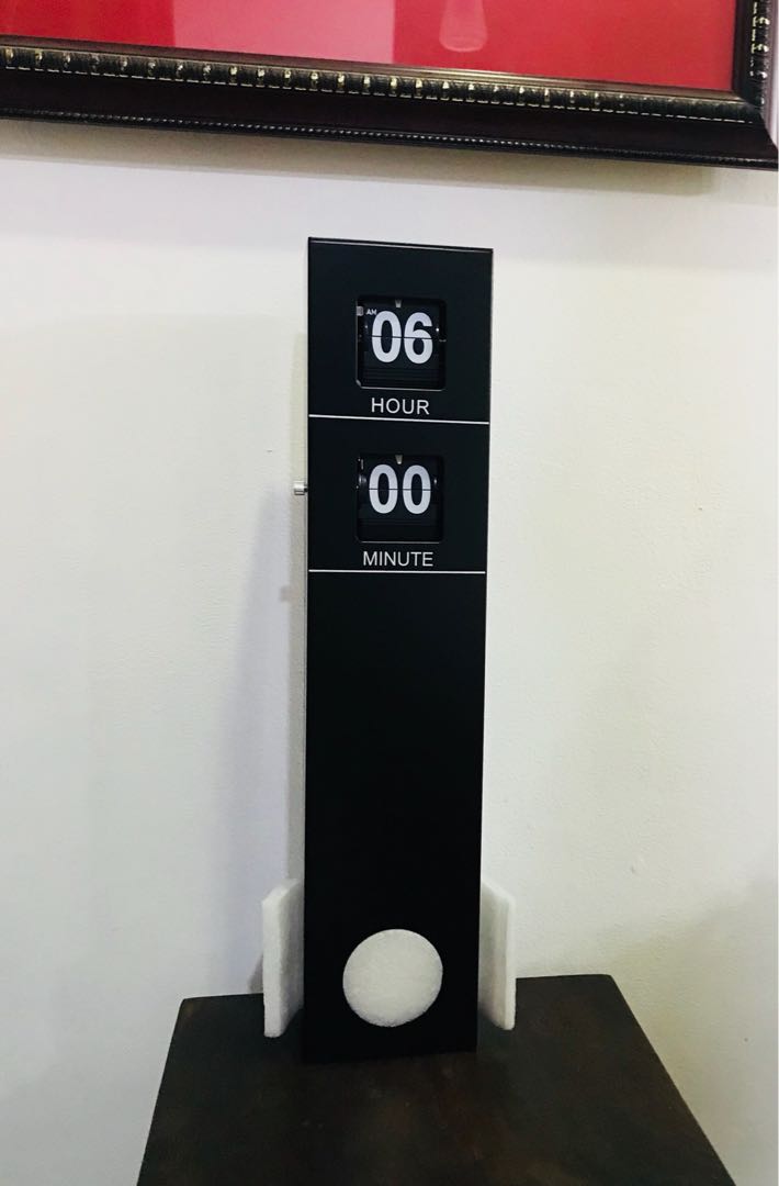 Bamboo Retro Flip Clock (Category: Clocks) located in Quezon City. Submitted by cheap_cheaper (Listing ID 172946730, Image 2). Description: Sleek and easy to read. Made of real wood. Fits well with a sparse or modern decor. You will be thrilled with the quality. Great clock! Functions with 1 C sized battery (not included) Product dimensions: Bamboo (LxWxH) 11x6.5x48.5cm ₱3,750 Metal Black 10x5.6x48cm ₱3,500 ❌ 1pc each mop: BDO/BPI Pick up: UST da